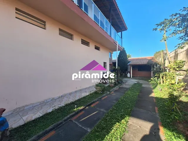 Casa com 360m² 3 quartos e 1 banheiro, à venda, no bairro Jardim Britânia em Caraguatatuba