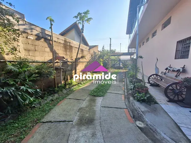 Casa com 360m² 3 quartos e 1 banheiro, à venda, no bairro Jardim Britânia em Caraguatatuba