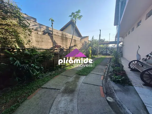 Casa com 360m² 3 quartos e 1 banheiro, à venda, no bairro Jardim Britânia em Caraguatatuba