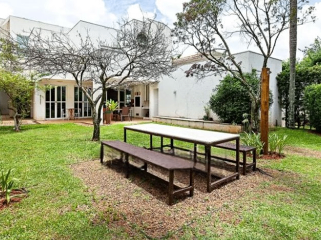 Casa com 640m² 3 quartos e 3 banheiros, à venda, no bairro Jardim Paulista em São Paulo