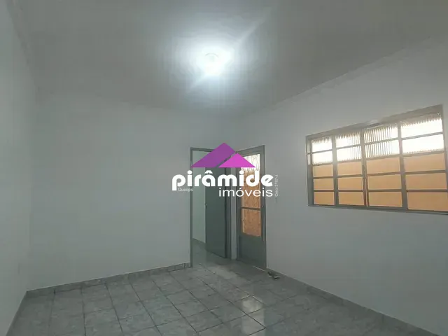 Casa 2 quartos e 1 banheiro, para alugar, no bairro Jardim Castanheira em São José dos Campos
