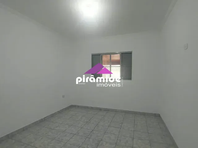 Casa 2 quartos e 1 banheiro, para alugar, no bairro Jardim Castanheira em São José dos Campos