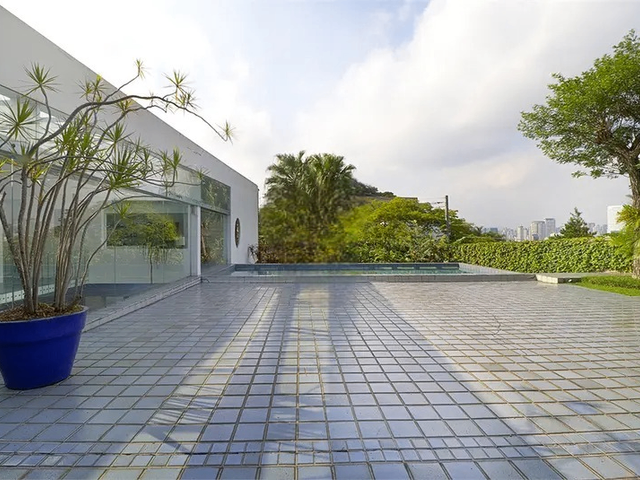 Casa com 1500m² 6 quartos e 9 banheiros, à venda ou para alugar, no bairro Jardim Guedala em São Paulo