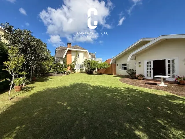 Casa com 1446m² 6 quartos e 7 banheiros, à venda, no bairro Colinas de Capivari em Campos do Jordão