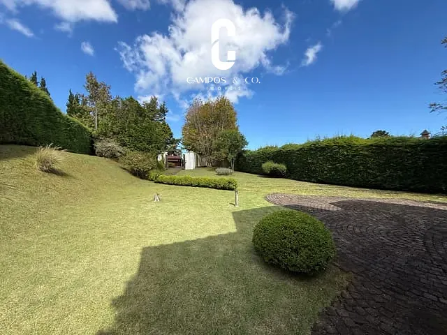 Casa com 1446m² 6 quartos e 7 banheiros, à venda, no bairro Colinas de Capivari em Campos do Jordão