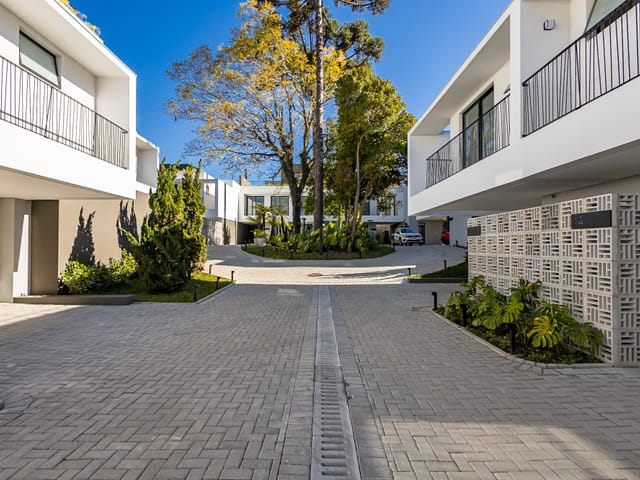 Casa com 158m² 3 quartos e 3 banheiros, à venda, no bairro Guabirotuba em Curitiba