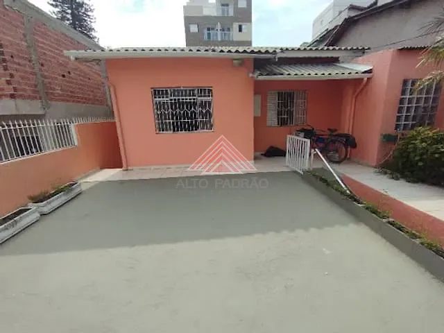 Casa com 283m² 3 quartos e 1 banheiro, à venda, no bairro Vila Dirce em Mauá