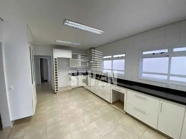 Casa com 360m² 4 quartos e 7 banheiros, para alugar, no bairro Residencial Villaggio III em Bauru