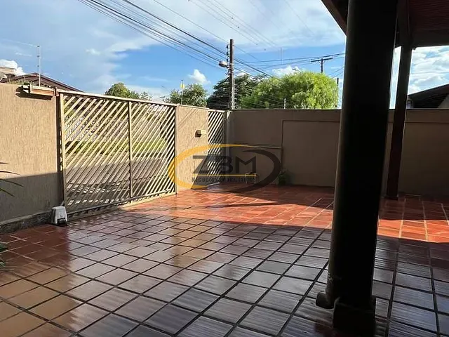 Casa com 450m² 3 quartos e 3 banheiros, à venda, no bairro Champagnat em Londrina