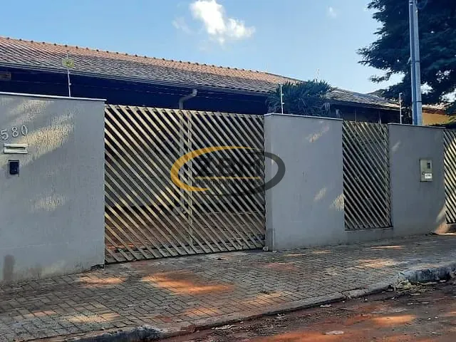 Casa com 450m² 3 quartos e 3 banheiros, à venda, no bairro Champagnat em Londrina