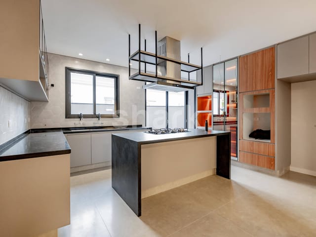 Casa com 640m² 4 quartos e 6 banheiros, à venda ou para alugar, no bairro Alphaville em Santana de Parnaíba