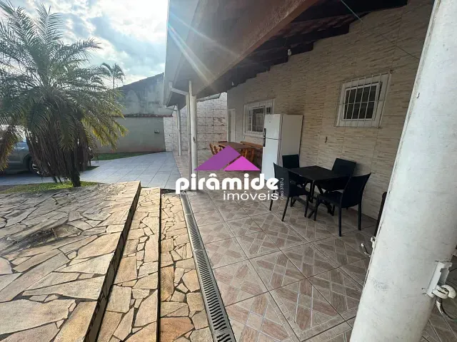 Casa com 364m² 2 quartos e 2 banheiros, à venda, no bairro Pontal de Santa Marina em Caraguatatuba