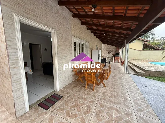 Casa com 364m² 2 quartos e 2 banheiros, à venda, no bairro Pontal de Santa Marina em Caraguatatuba