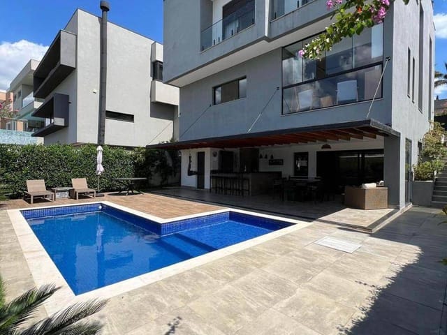 Casa com 465m² 4 quartos e 6 banheiros, à venda, no bairro Alphaville em Santana de Parnaíba
