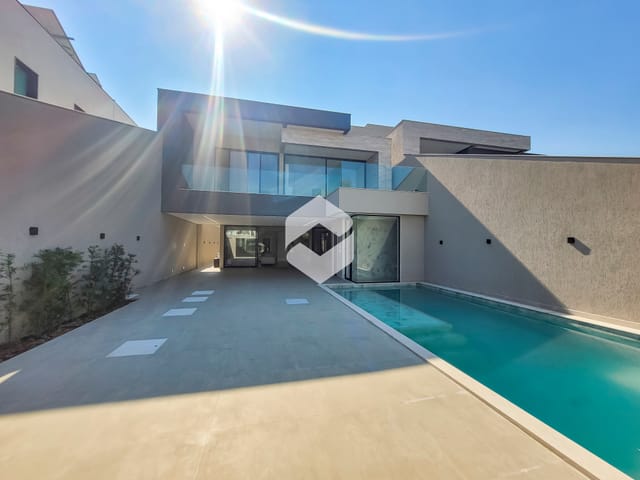 Casa com 380m² 5 quartos e 8 banheiros, à venda, no bairro Barra da Tijuca em Rio de Janeiro