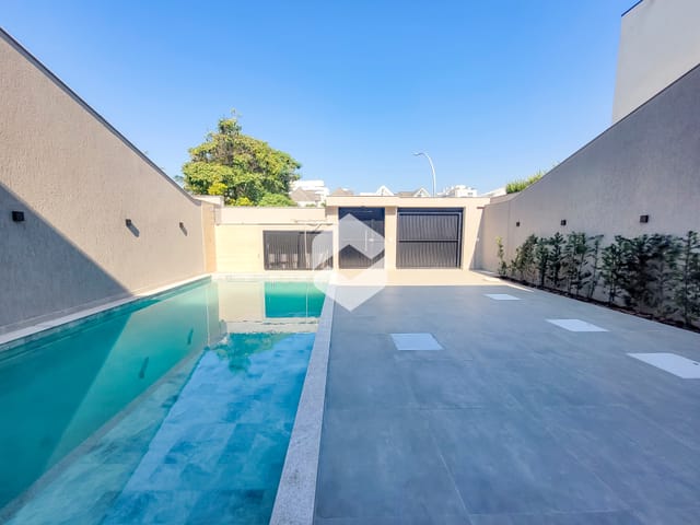Casa com 380m² 5 quartos e 8 banheiros, à venda, no bairro Barra da Tijuca em Rio de Janeiro