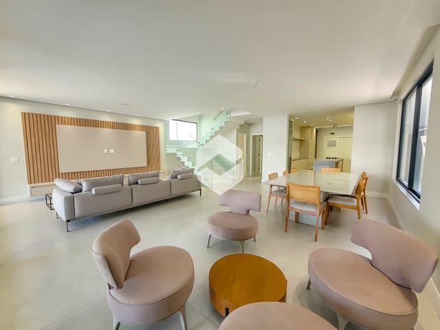 Casa com 380m² 5 quartos e 8 banheiros, à venda, no bairro Barra da Tijuca em Rio de Janeiro