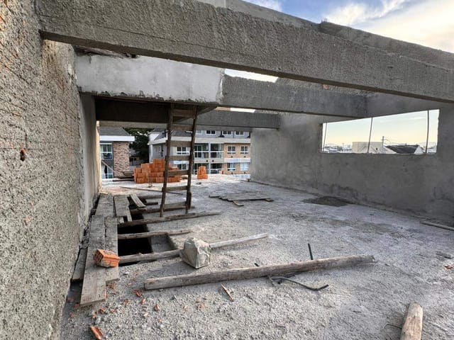 Casa com 230m² 3 quartos e 3 banheiros, à venda, no bairro Cachoeira do Bom Jesus em Florianópolis