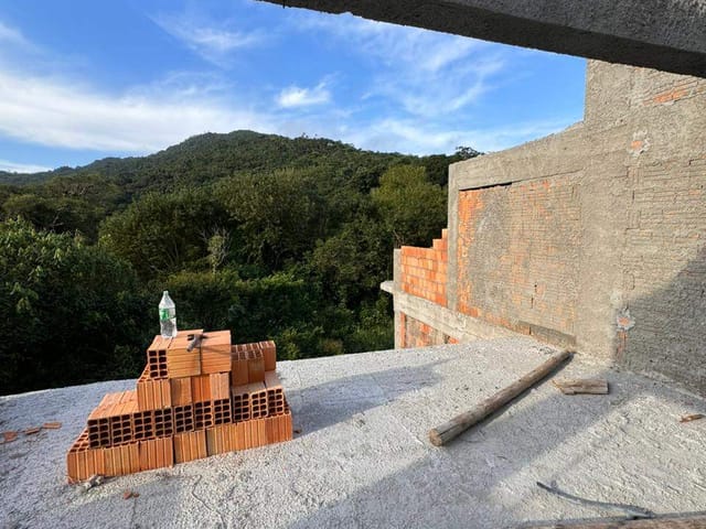 Casa com 230m² 3 quartos e 3 banheiros, à venda, no bairro Cachoeira do Bom Jesus em Florianópolis