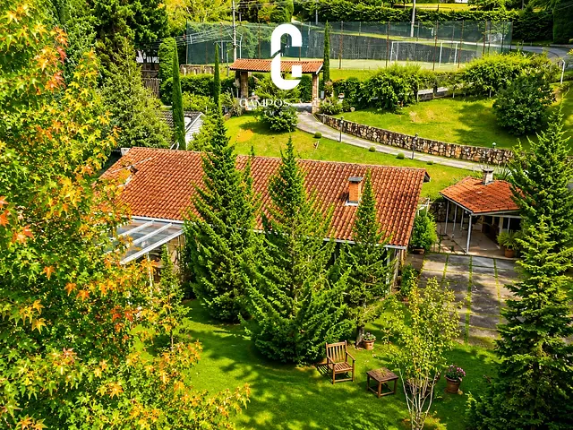 Casa com 1200m² 3 quartos e 4 banheiros, à venda, no bairro Vila Silvia em Campos do Jordão