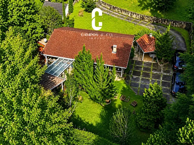 Casa com 1200m² 3 quartos e 4 banheiros, à venda, no bairro Vila Silvia em Campos do Jordão
