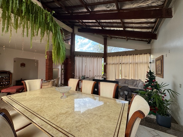 Casa 4 quartos e 6 banheiros, à venda, no bairro Jardim Presidente em Londrina