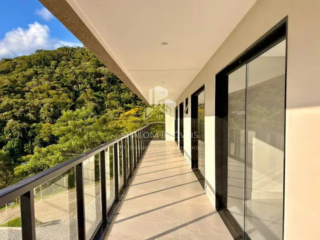 Casa com 1500m² 4 quartos e 4 banheiros, à venda, no bairro Buenos Aires em Guarapari