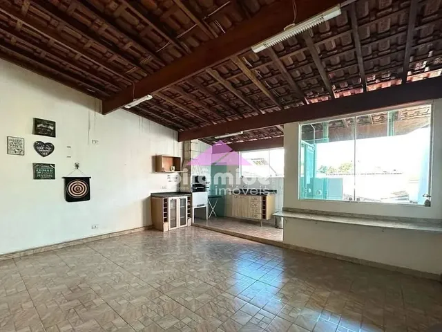 Casa com 180m² 4 quartos e 3 banheiros, à venda, no bairro Jardim Portugal em São José Dos Campos