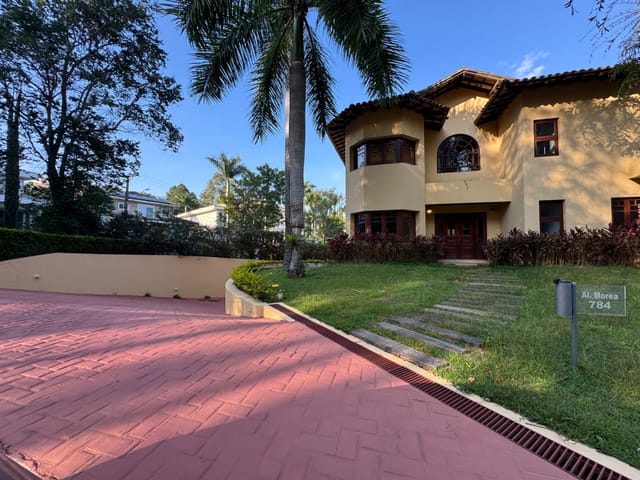 Casa com 1060m² 5 quartos e 8 banheiros, à venda, no bairro Alphaville em Santana de Parnaíba
