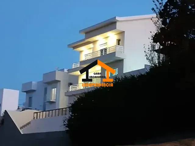Casa com 450m² 3 quartos e 4 banheiros, à venda, no bairro Residencial Fazenda Serrinha em Itatiba