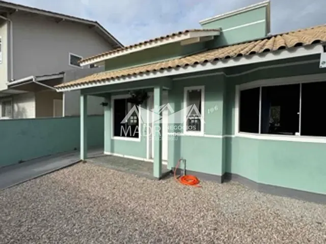 Casa com 200m² 3 quartos e 2 banheiros, à venda, no bairro Madri em Palhoça