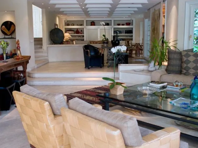 Casa com 920m² 4 quartos e 6 banheiros, à venda ou para alugar, no bairro Jardim Guedala em São Paulo
