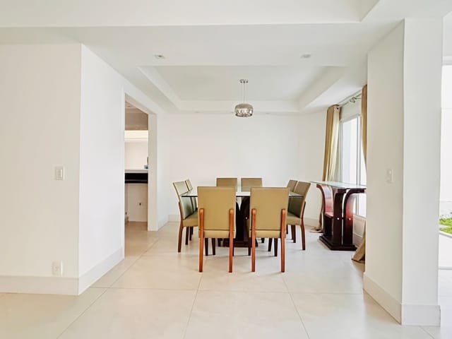 Casa com 168m² 4 quartos e 3 banheiros, à venda ou para alugar, no bairro Tamboré em Santana de Parnaíba