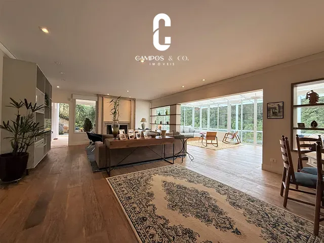 Casa com 1360m² 10 quartos e 13 banheiros, à venda, no bairro Vila Inglesa em Campos do Jordão