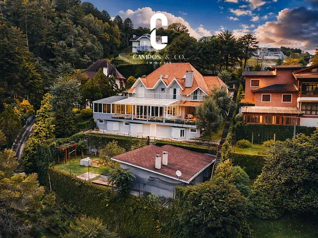 Casa com 1360m² 10 quartos e 13 banheiros, à venda, no bairro Vila Inglesa em Campos do Jordão