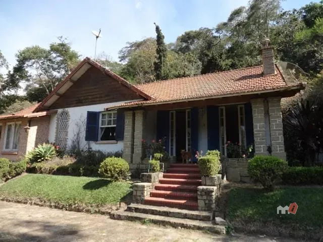 Casa com 13835m², à venda, no bairro Itaipava em Petrópolis