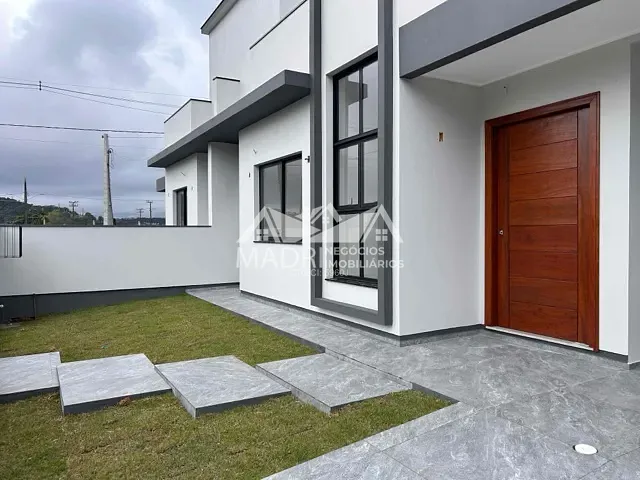Casa 2 quartos e 2 banheiros, à venda, no bairro Forquilhas em São José