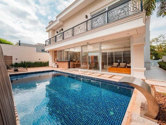 Casa com 540m² 5 quartos e 6 banheiros, à venda, no bairro Alphaville em Santana de Parnaíba