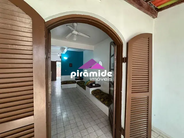 Casa 2 quartos e 2 banheiros, à venda, no bairro Indaiá em Caraguatatuba