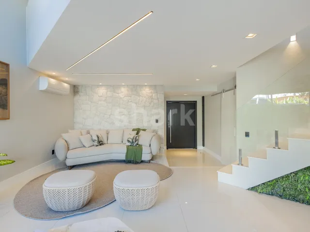 Casa com 300m² 3 quartos e 5 banheiros, à venda, no bairro Alphaville em Santana de Parnaíba