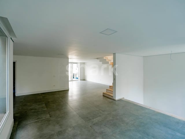 Casa com 500m² 4 quartos e 6 banheiros, à venda ou para alugar, no bairro Jardim Cordeiro em São Paulo