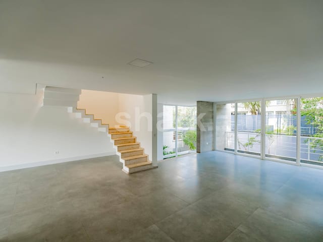 Casa com 500m² 4 quartos e 6 banheiros, à venda ou para alugar, no bairro Jardim Cordeiro em São Paulo