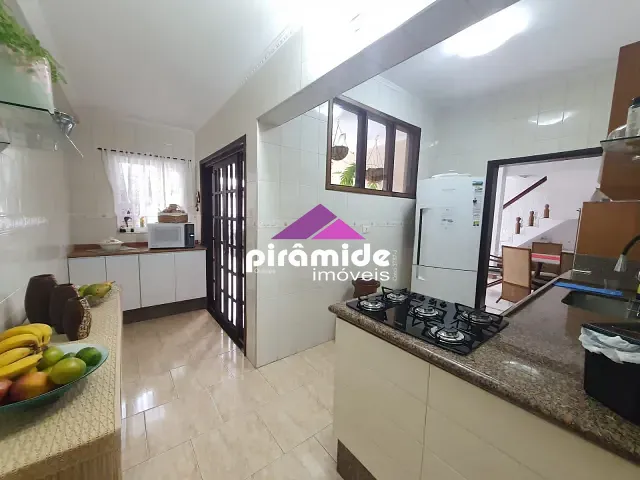 Casa com 250m² 3 quartos e 4 banheiros, à venda, no bairro Jardim Satélite em São José dos Campos