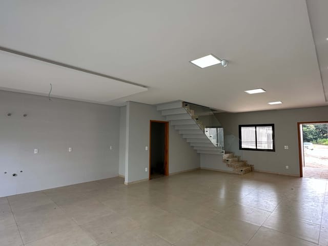 Casa 3 quartos e 3 banheiros, à venda, no bairro Estrela em Ponta Grossa