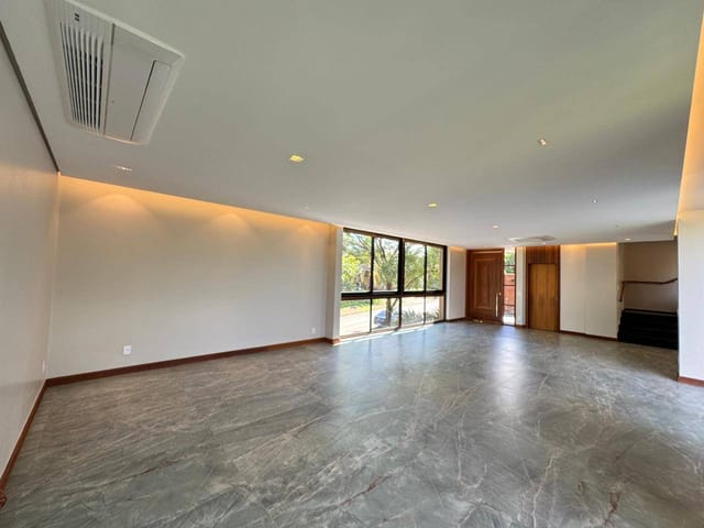 Casa com 506m² 5 quartos e 6 banheiros, à venda, no bairro Esperança em Londrina