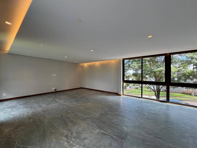 Casa com 506m² 5 quartos e 6 banheiros, à venda, no bairro Esperança em Londrina