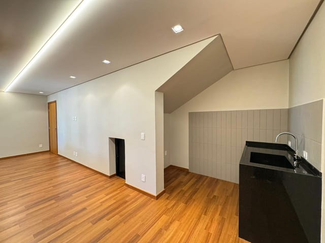 Casa com 506m² 5 quartos e 6 banheiros, à venda, no bairro Esperança em Londrina