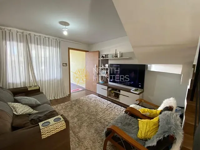 Casa 3 quartos e 3 banheiros, à venda, no bairro Jardim Iririú em Joinville