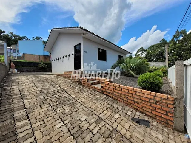 Casa com 450m² 2 quartos e 1 banheiro, para alugar, no bairro Gruta em Concórdia