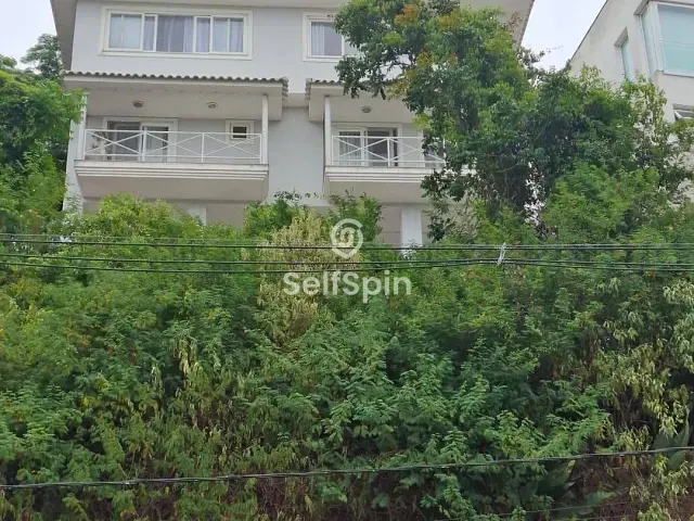 Casa 4 quartos e 4 banheiros, para alugar, no bairro Camboinhas em Niterói